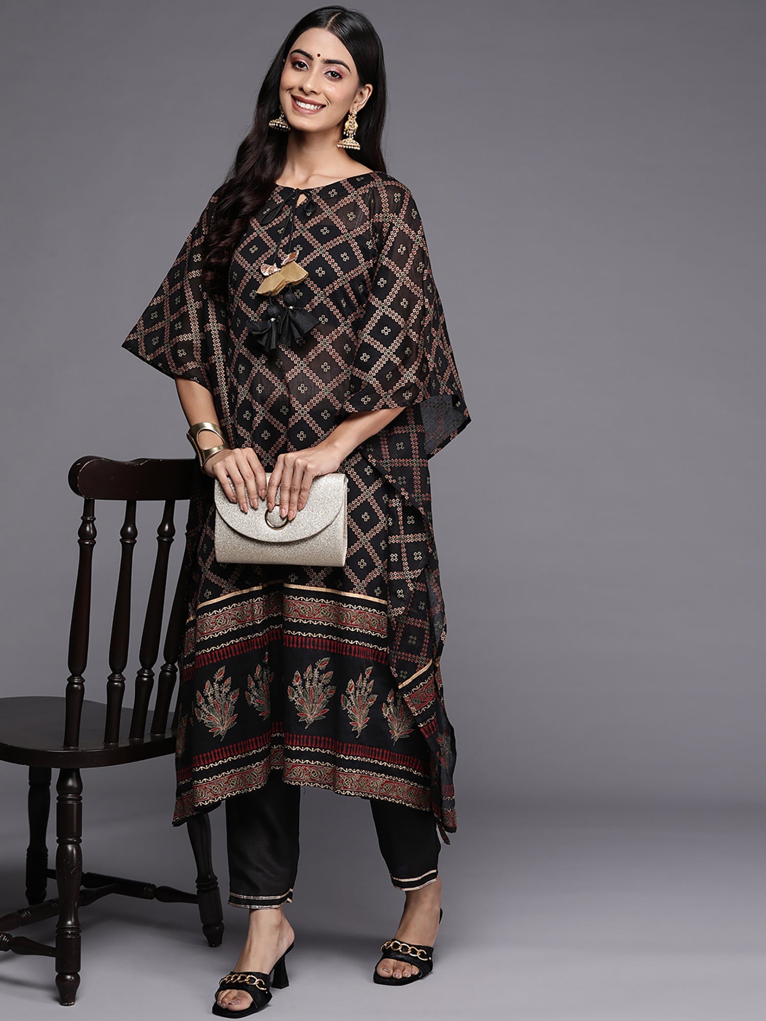 Women's Black Cotton Blend Kurta Set - Taantav