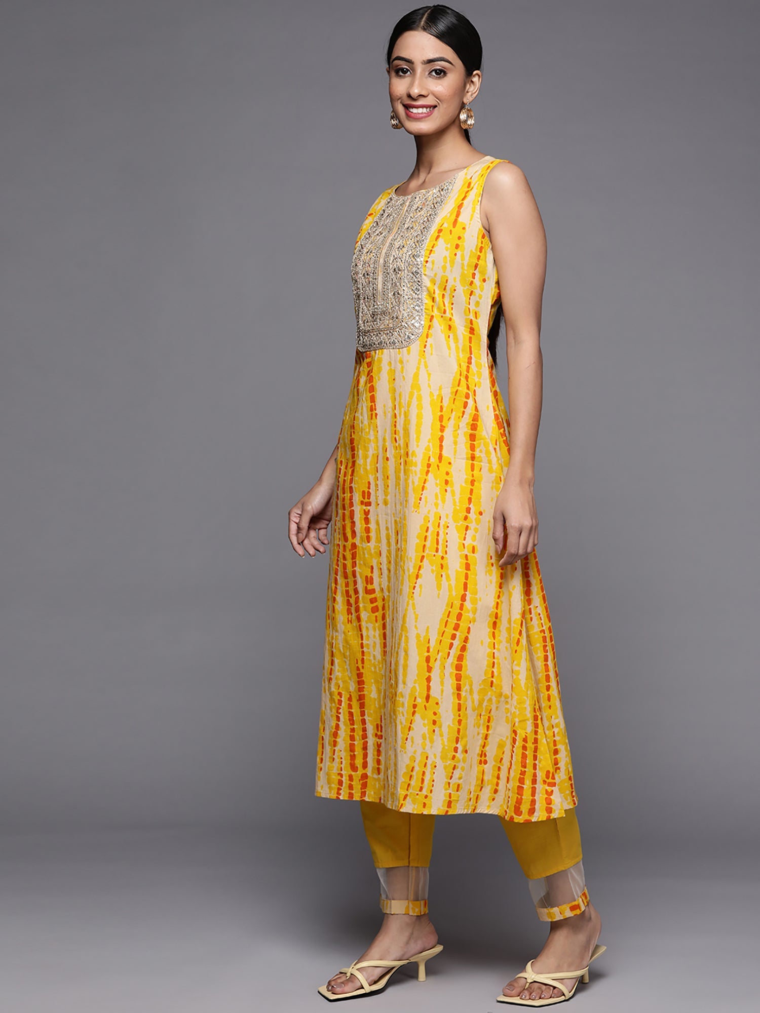 Women's Yellow Cotton Blend Kurta Set - Taantav