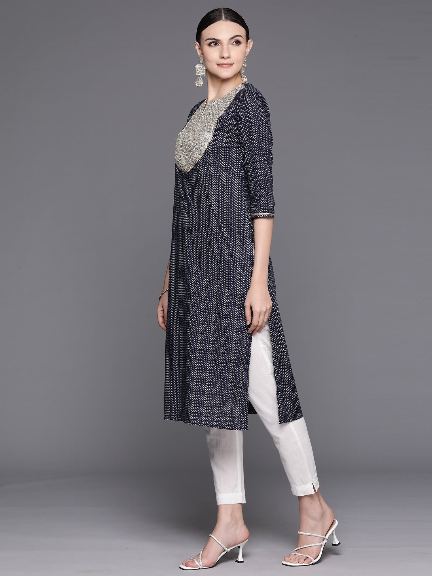 Women's Navy Blue Cotton Kurta - Taantav