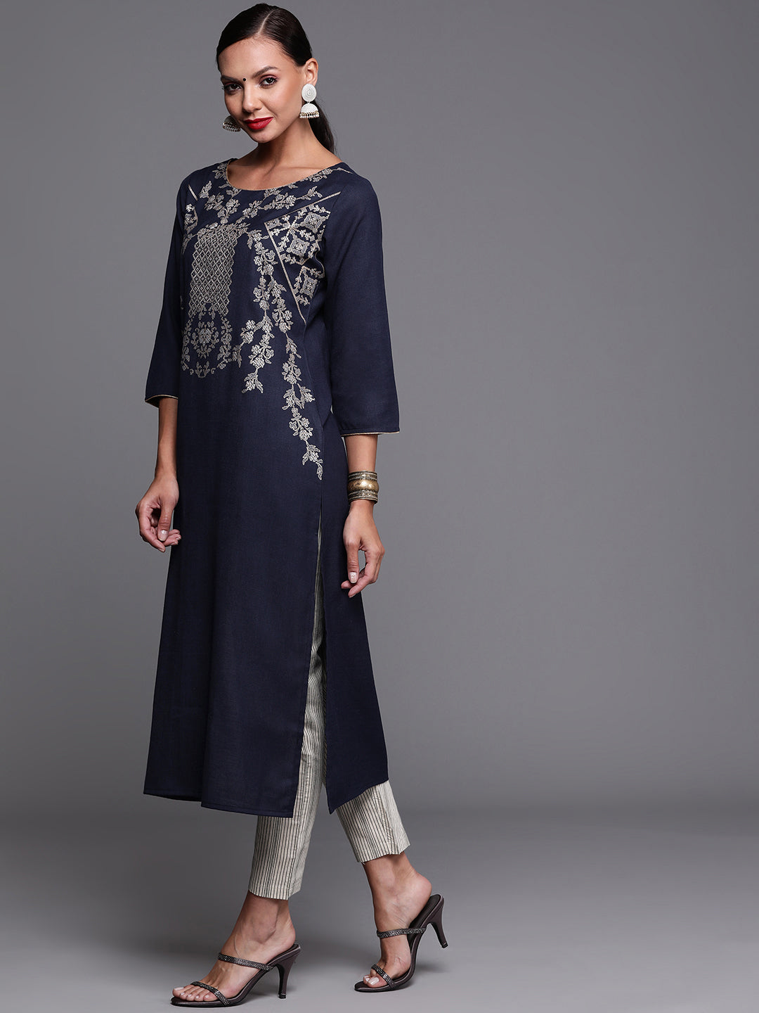 Women's Navy Blue Cotton Kurta - Taantav