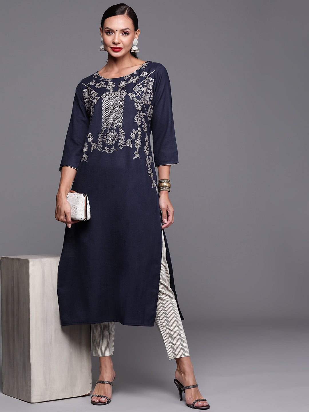 Women's Navy Blue Cotton Kurta - Taantav