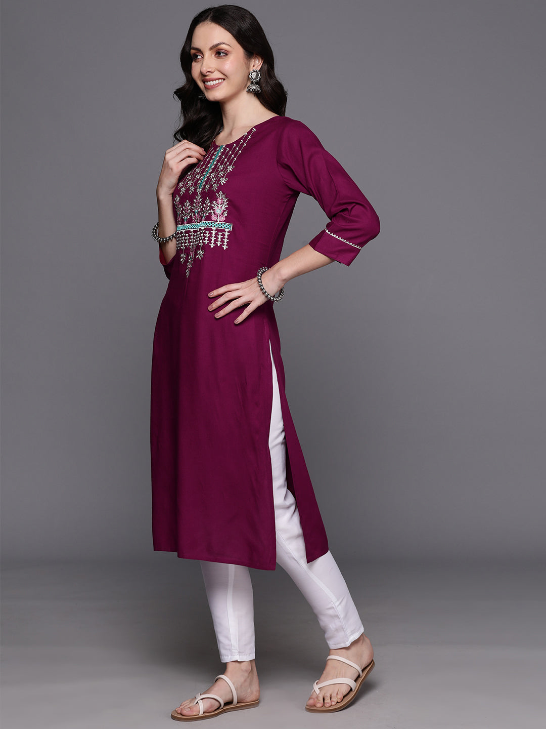 Women's Burgundy Viscose Rayon Kurta - Taantav