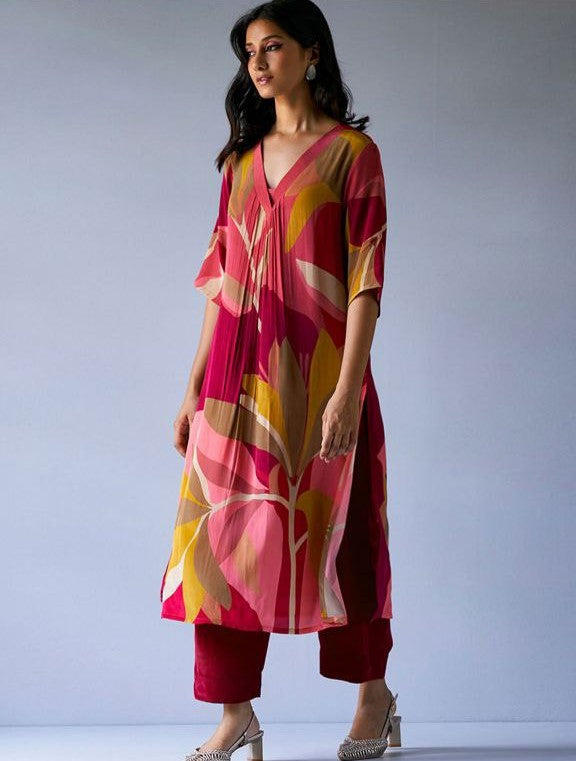 Women's Floral Printed Knee Length Rayon V Neck Kurti And Pant Set - Taantav