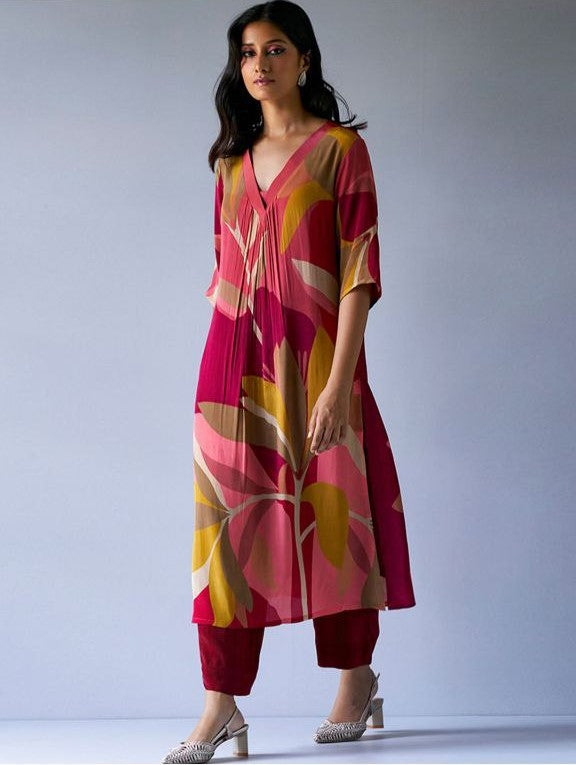 Women's Floral Printed Knee Length Rayon V Neck Kurti And Pant Set - Taantav