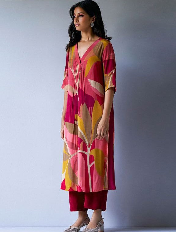 Women's Floral Printed Knee Length Rayon V Neck Kurti And Pant Set - Taantav