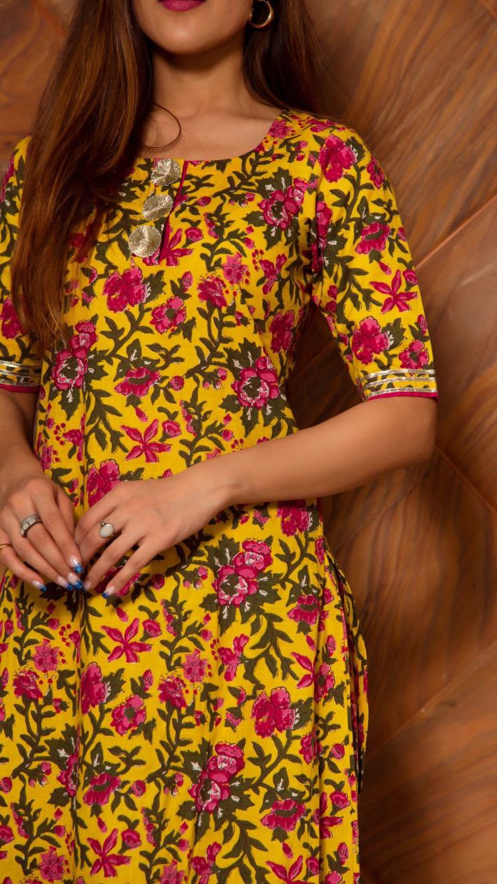 Women's Floral Printed Knee Length Elbow Length Sleeves Round Neck Kurti And Palazzo Set With Net Dupatta - Taantav