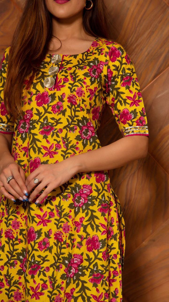Women's Floral Printed Knee Length Elbow Length Sleeves Round Neck Kurti And Palazzo Set With Net Dupatta