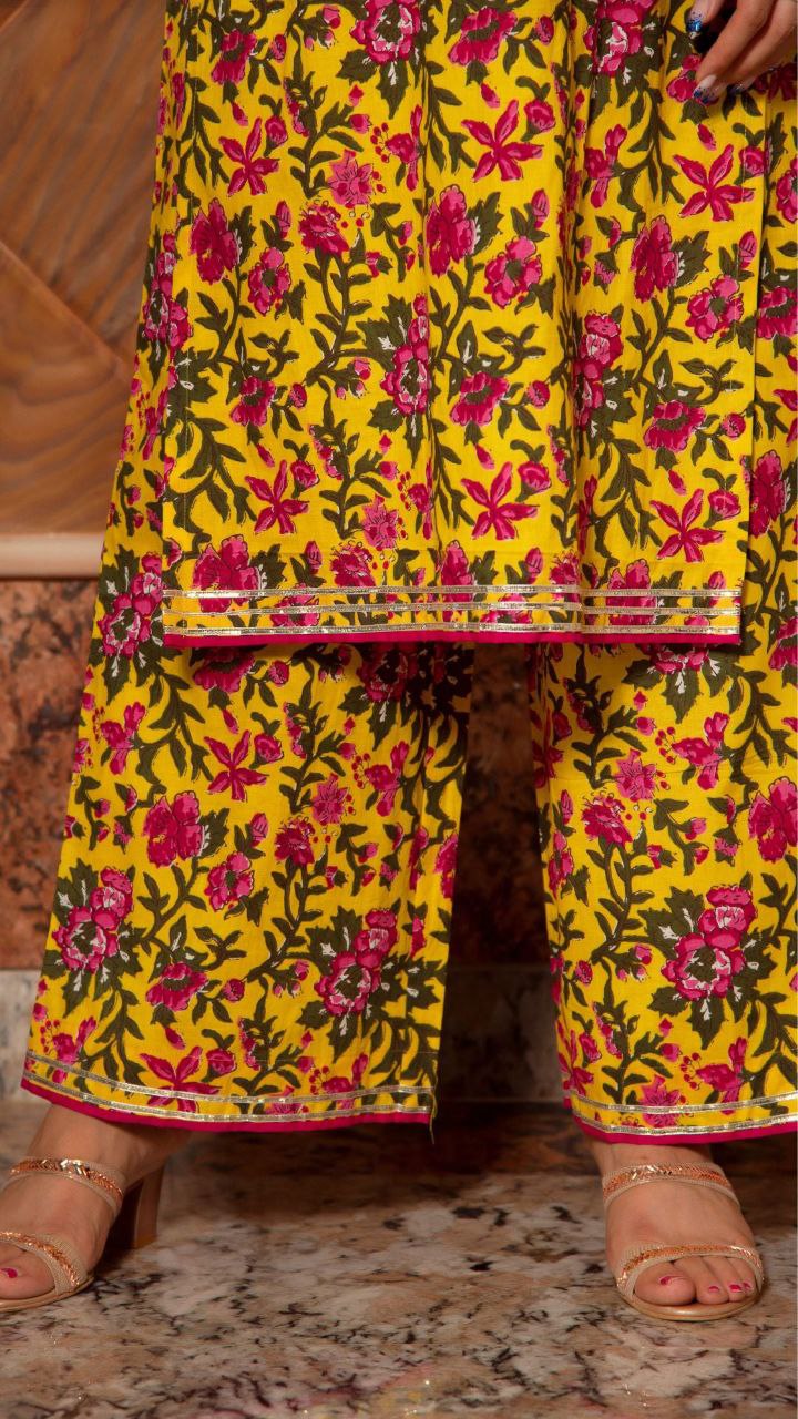 Women's Floral Printed Knee Length Elbow Length Sleeves Round Neck Kurti And Palazzo Set With Net Dupatta - Taantav