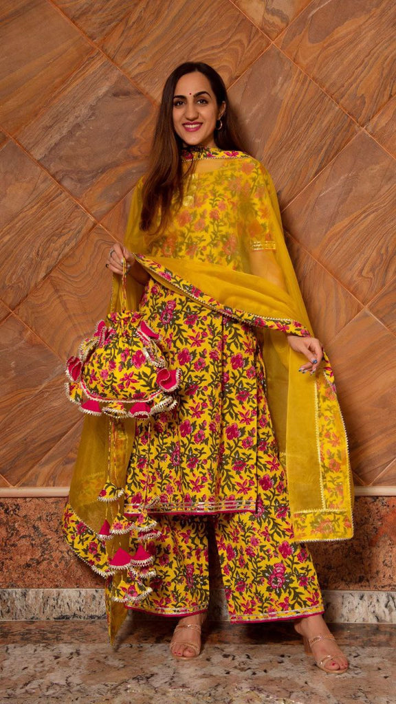 Women's Floral Printed Knee Length Elbow Length Sleeves Round Neck Kurti And Palazzo Set With Net Dupatta