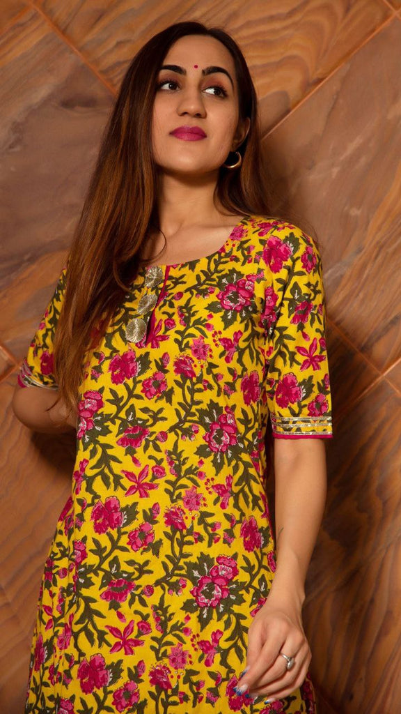 Women's Floral Printed Knee Length Elbow Length Sleeves Round Neck Kurti And Palazzo Set With Net Dupatta