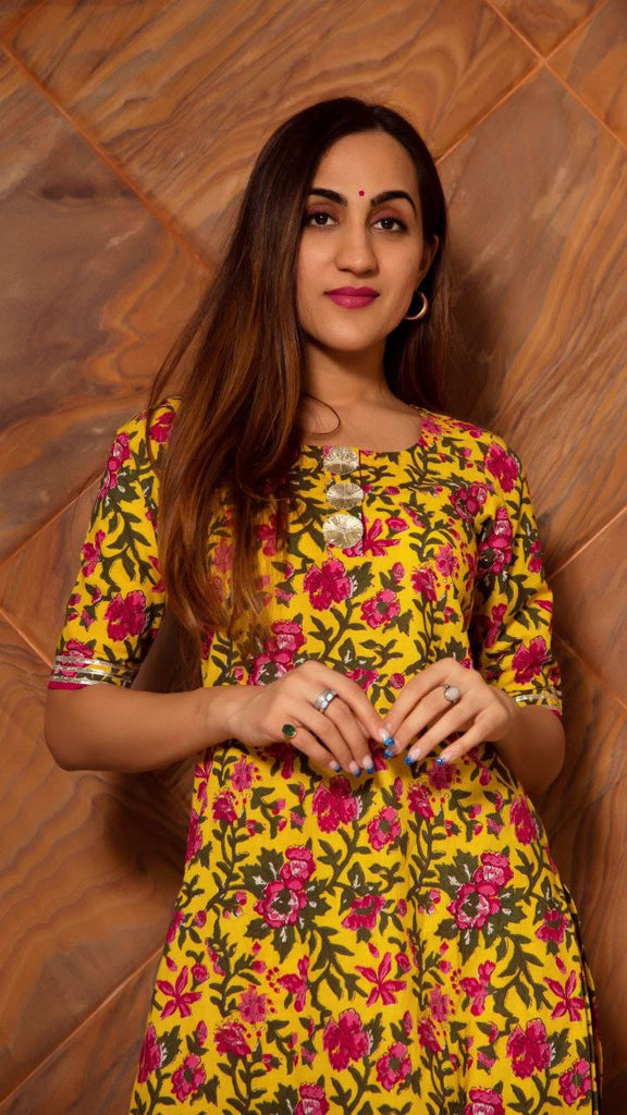 Women's Floral Printed Knee Length Elbow Length Sleeves Round Neck Kurti And Palazzo Set With Net Dupatta