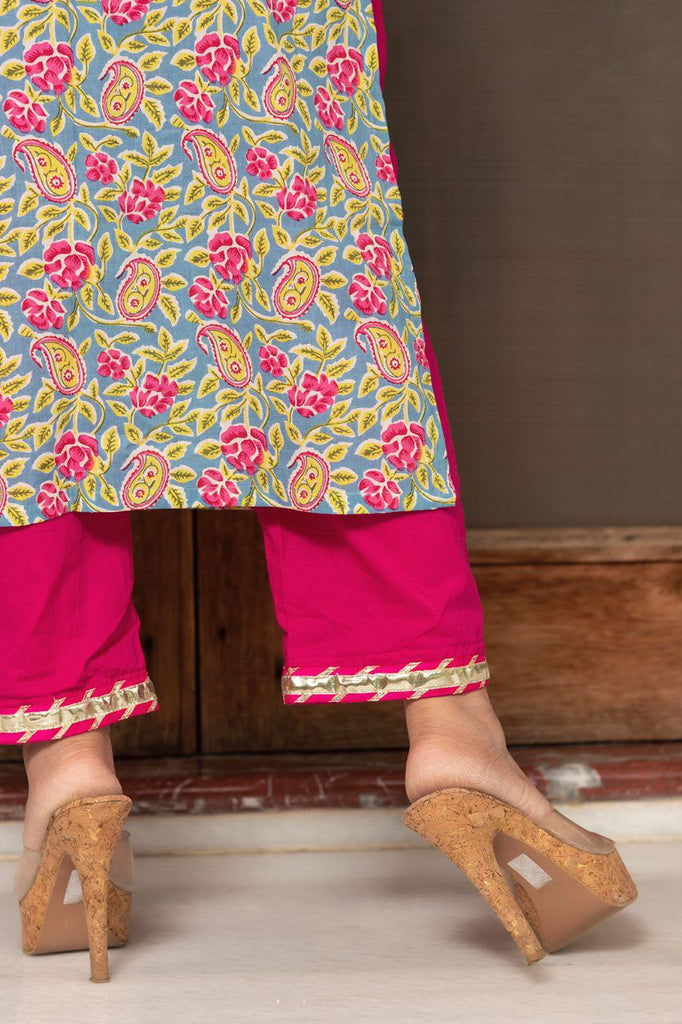 Women's Floral Printed Knee Length V Neck Sleeveless Kurti And Pant Set With Dupatta