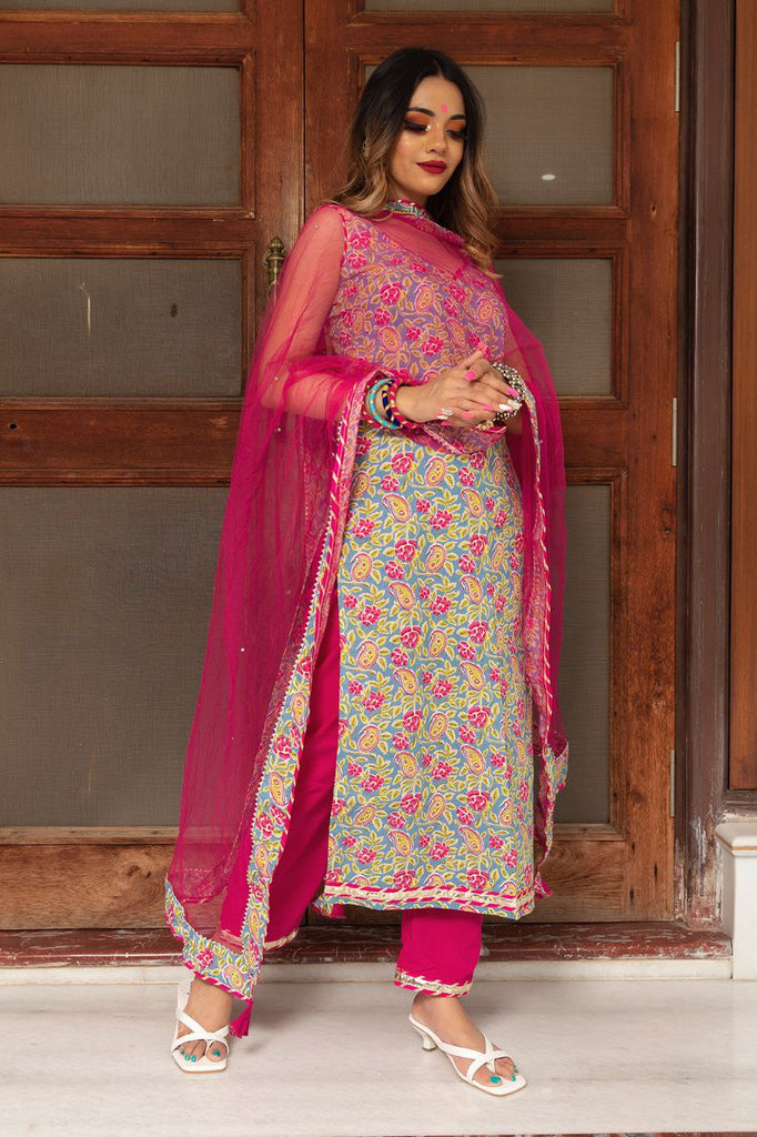 Women's Floral Printed Knee Length V Neck Sleeveless Kurti And Pant Set With Dupatta