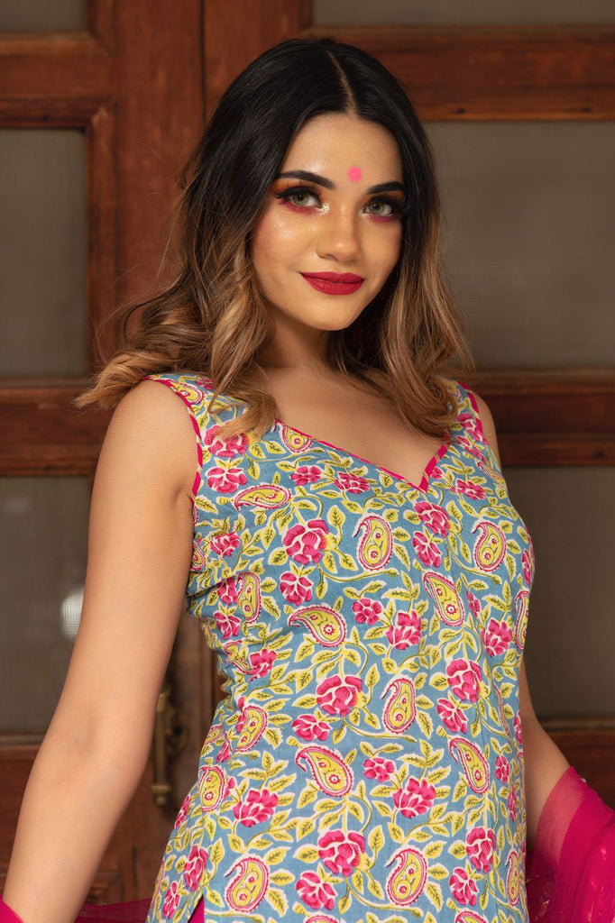 Women's Floral Printed Knee Length V Neck Sleeveless Kurti And Pant Set With Dupatta