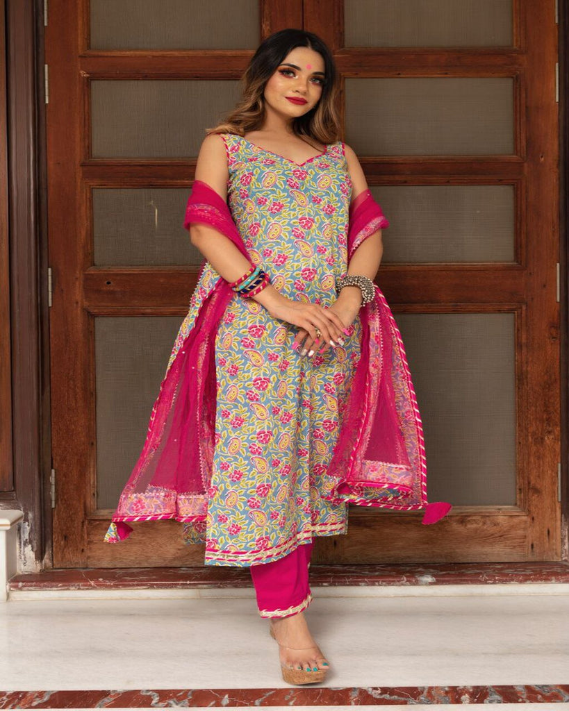Women's Floral Printed Knee Length V Neck Sleeveless Kurti And Pant Set With Dupatta