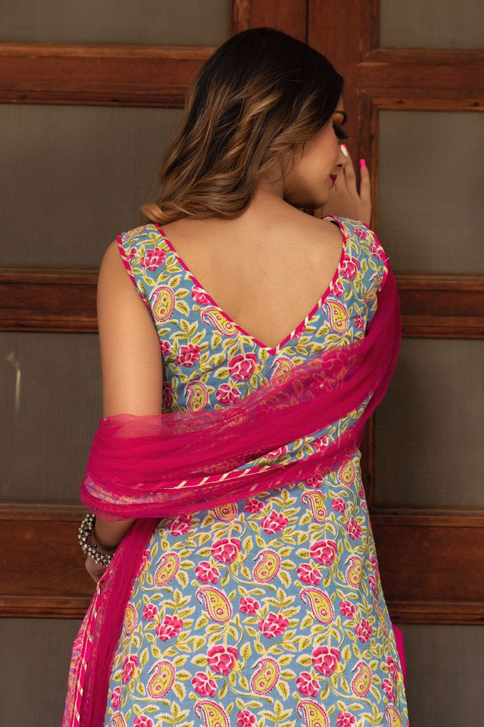 Women's Floral Printed Knee Length V Neck Sleeveless Kurti And Pant Set With Dupatta