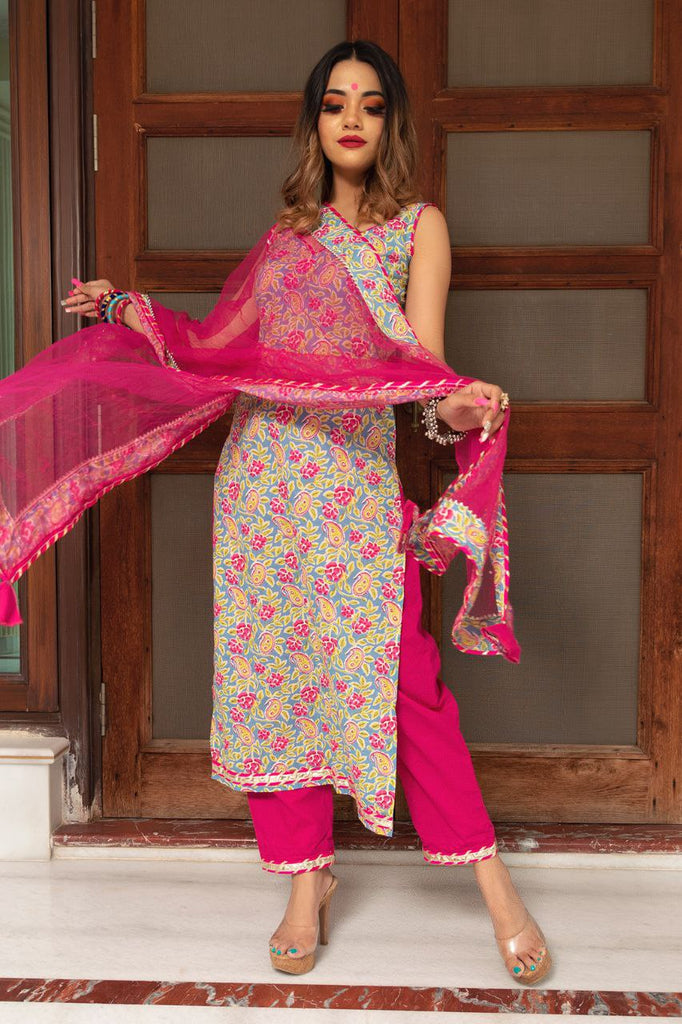 Women's Floral Printed Knee Length V Neck Sleeveless Kurti And Pant Set With Dupatta