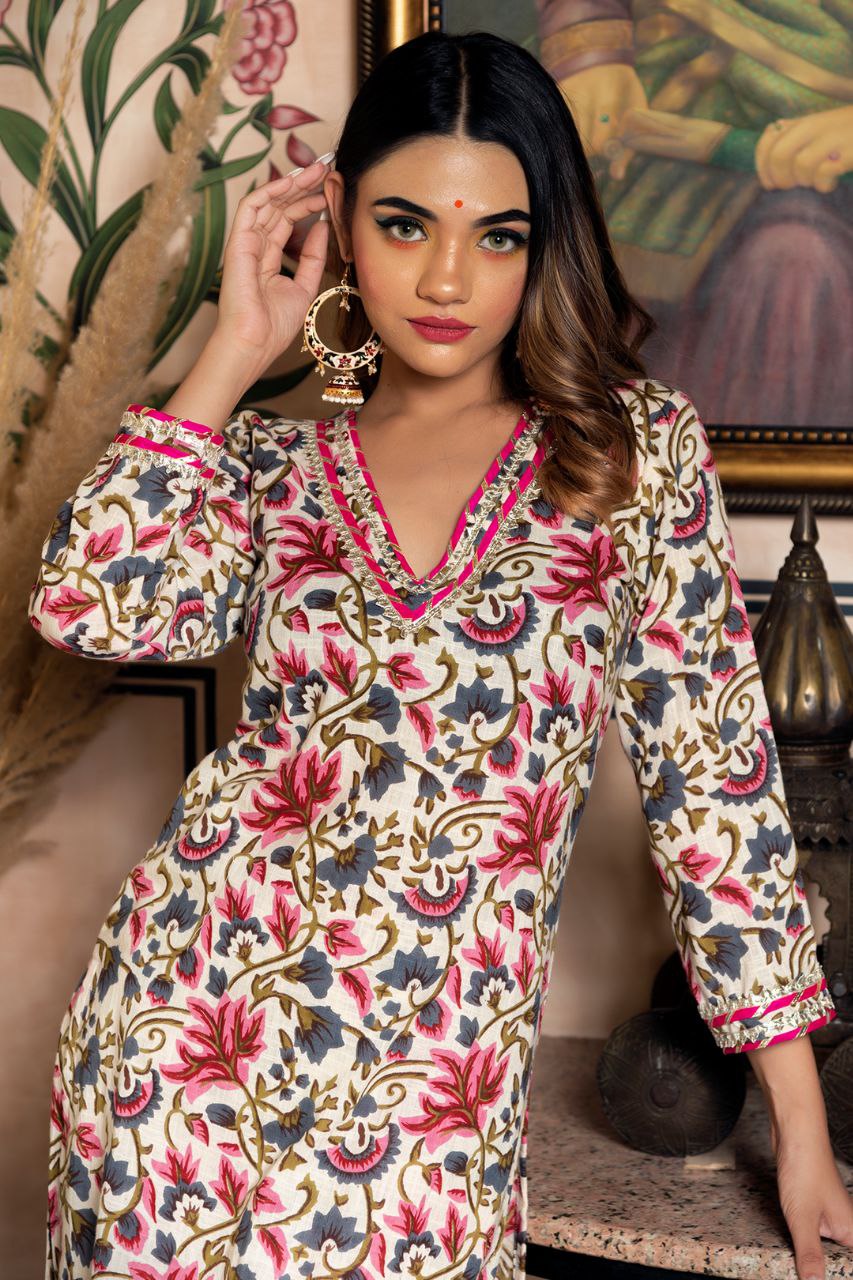 Women's Floral Printed Knee Length V Neck 3/4 Sleeves Kurti And Pant Set With Net Dupatta