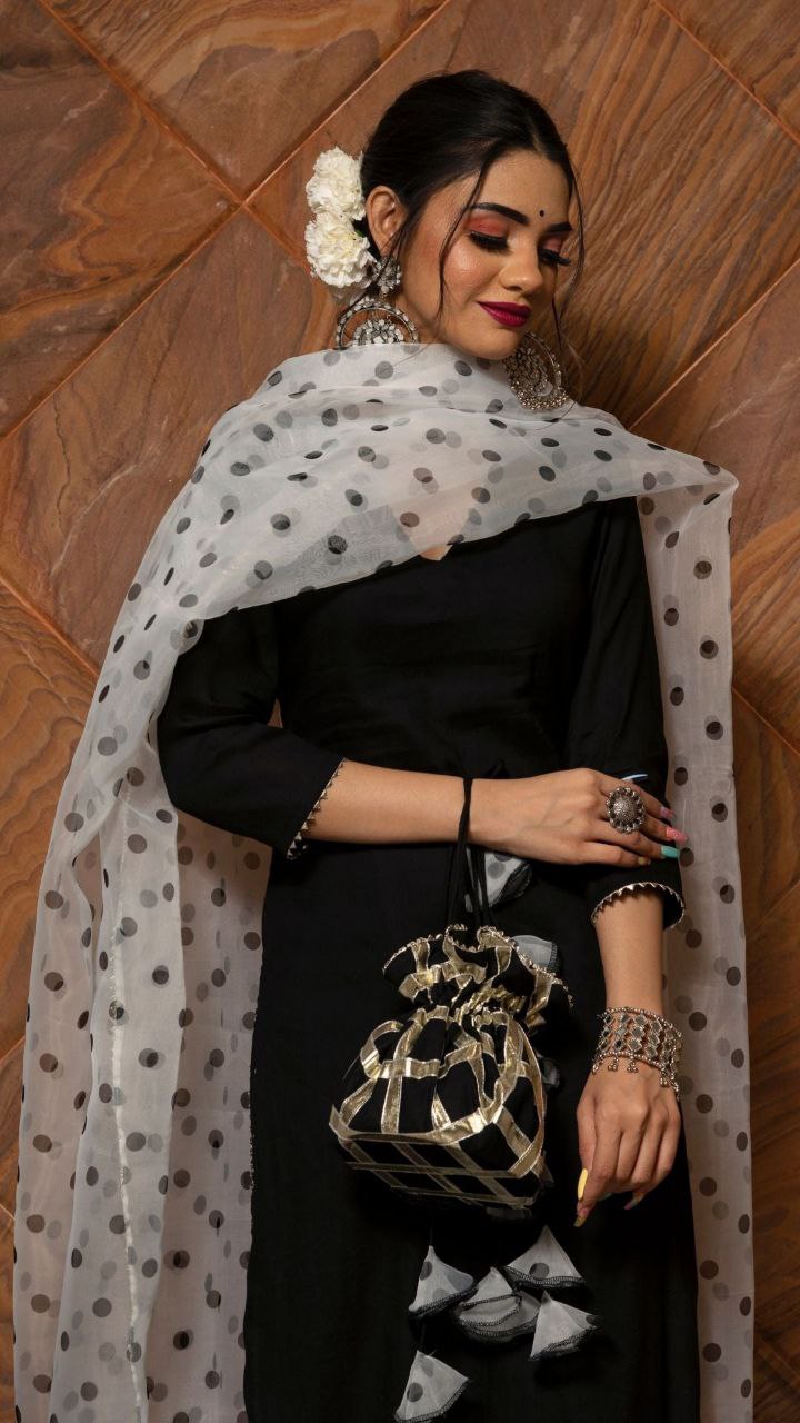 Women's Solid Rayon Kurti And Palazzo Set Woth Printed Organza Dupatta - Taantav
