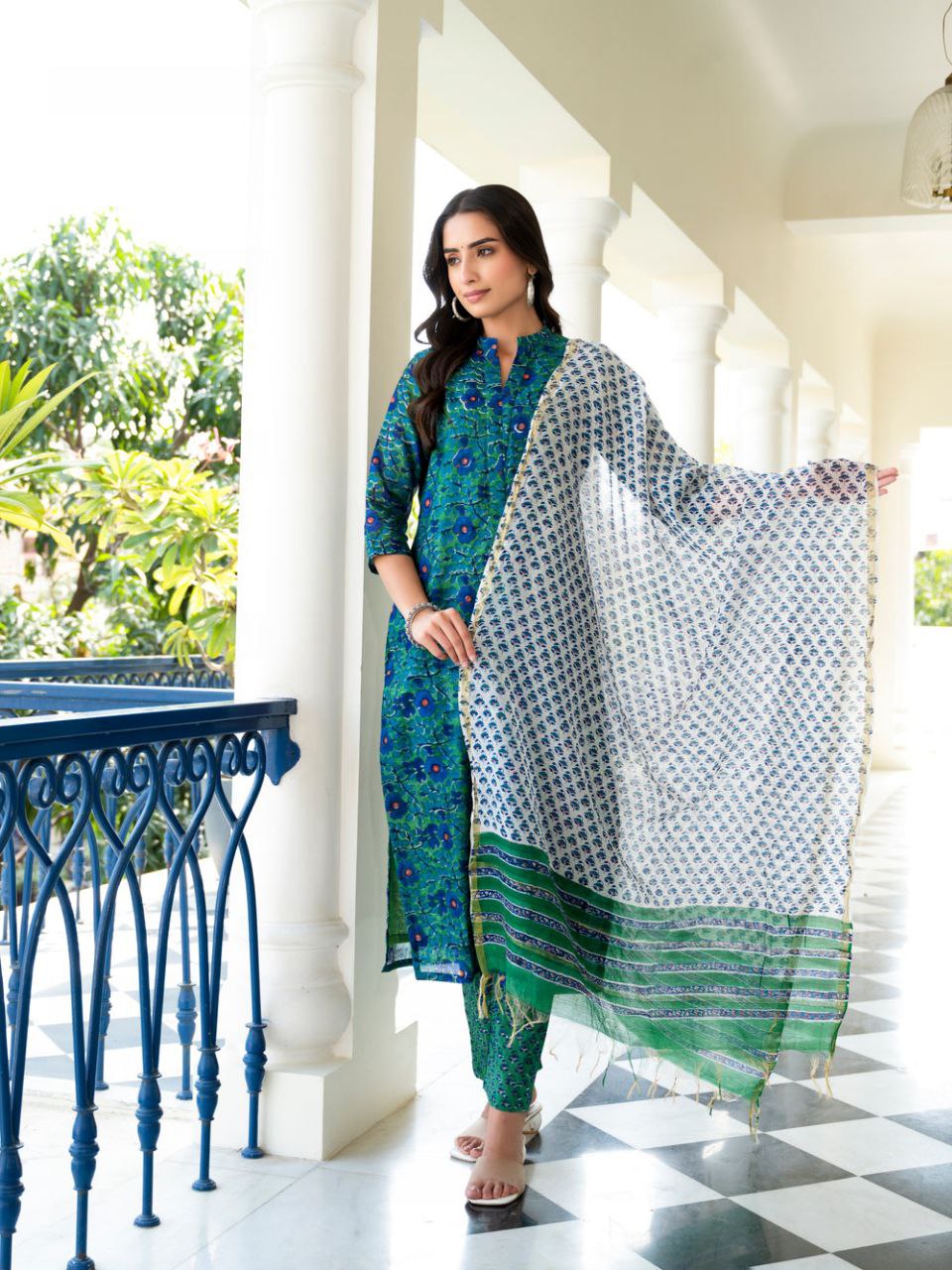 Women's Floral Printed Knee Length Kurti And Pant Set With Printed Dupatta (K159) - Taantav