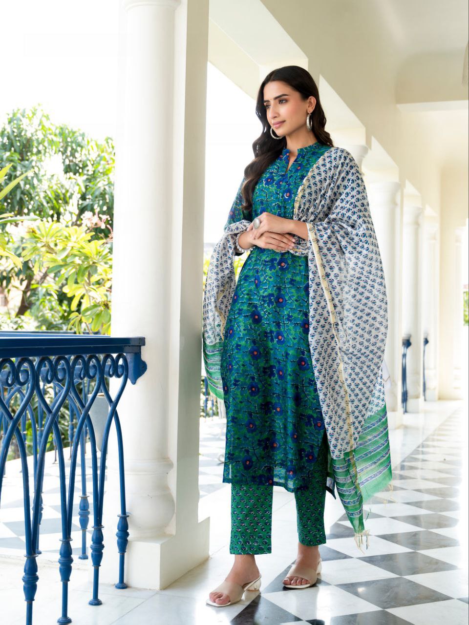 Women's Floral Printed Knee Length Kurti And Pant Set With Printed Dupatta (K159) - Taantav