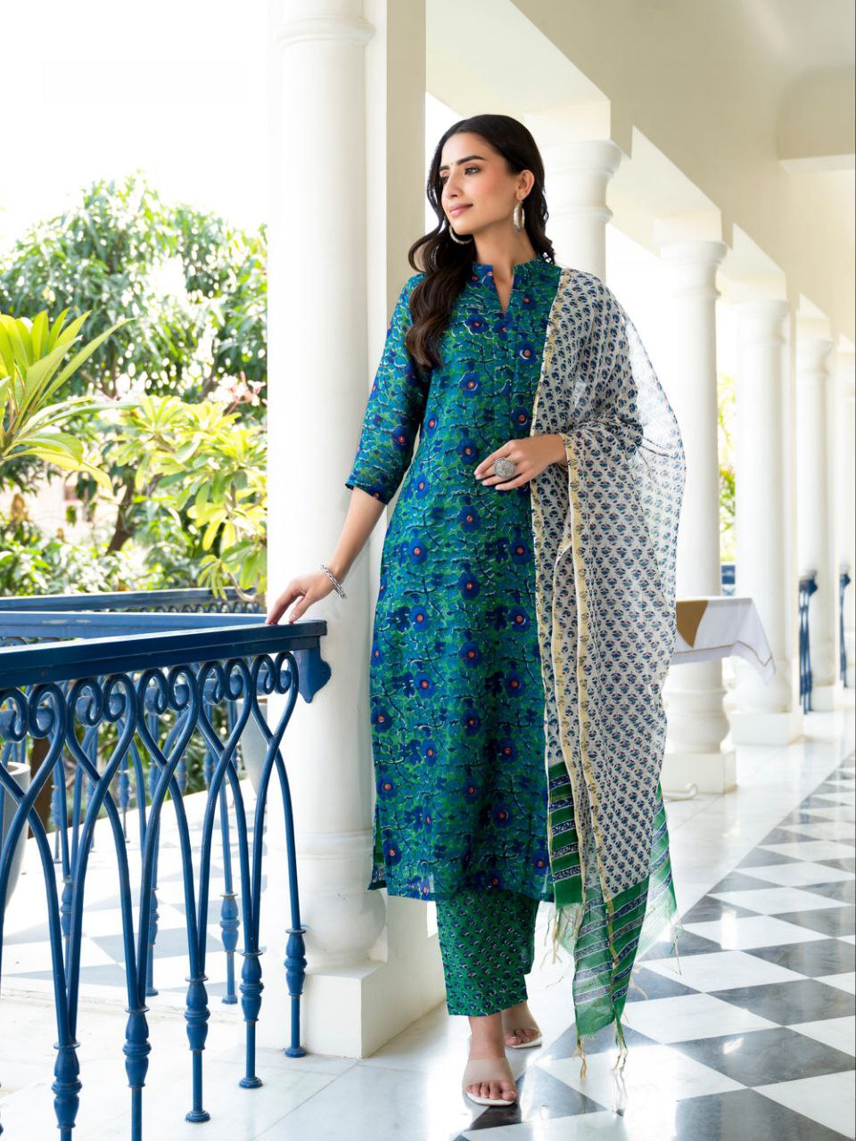 Women's Floral Printed Knee Length Kurti And Pant Set With Printed Dupatta (K159) - Taantav