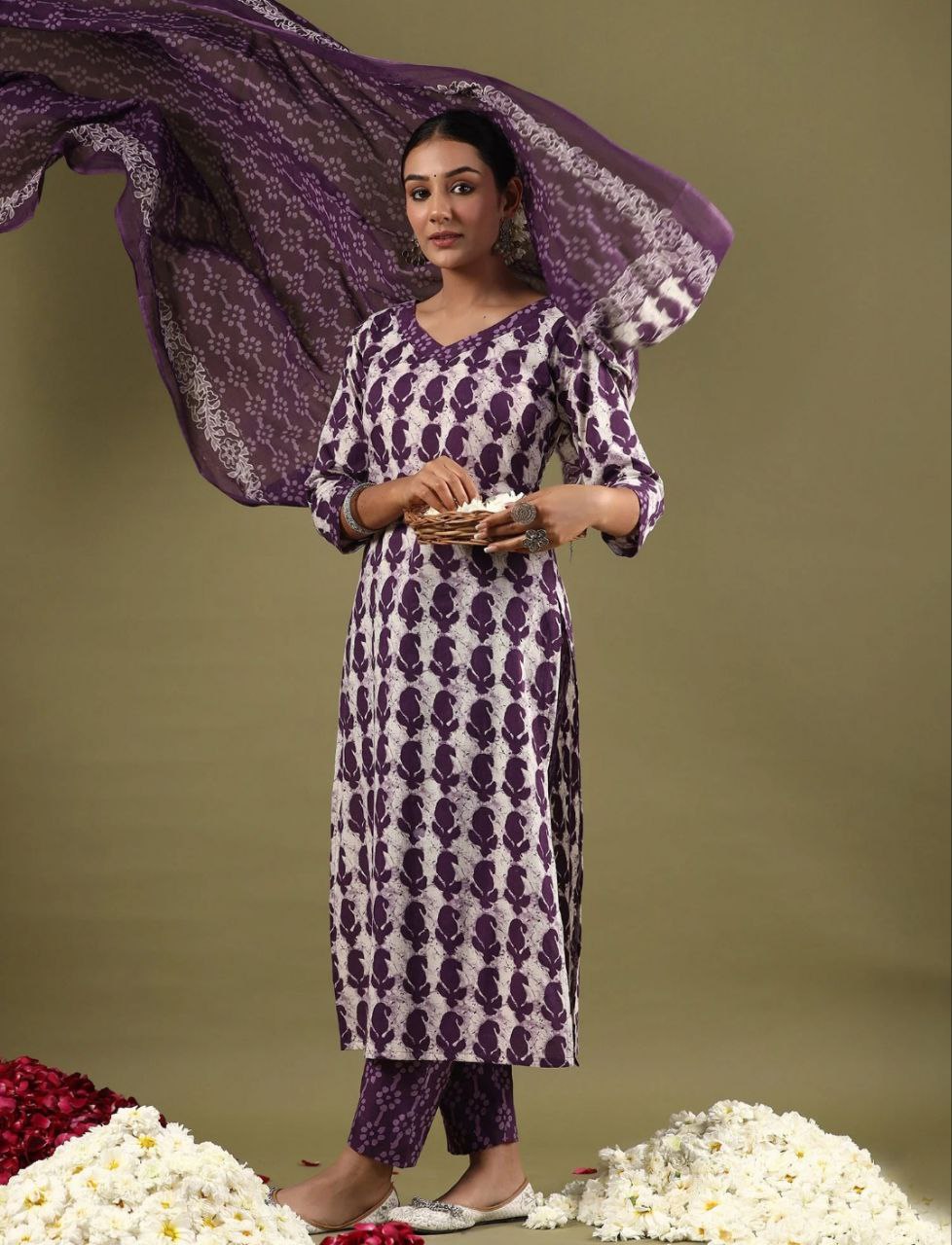 Women's Floral Printed Knee Length 3/4 Sleeves Kurti And Pant Set With Printed Cotton Dupatta (K165)