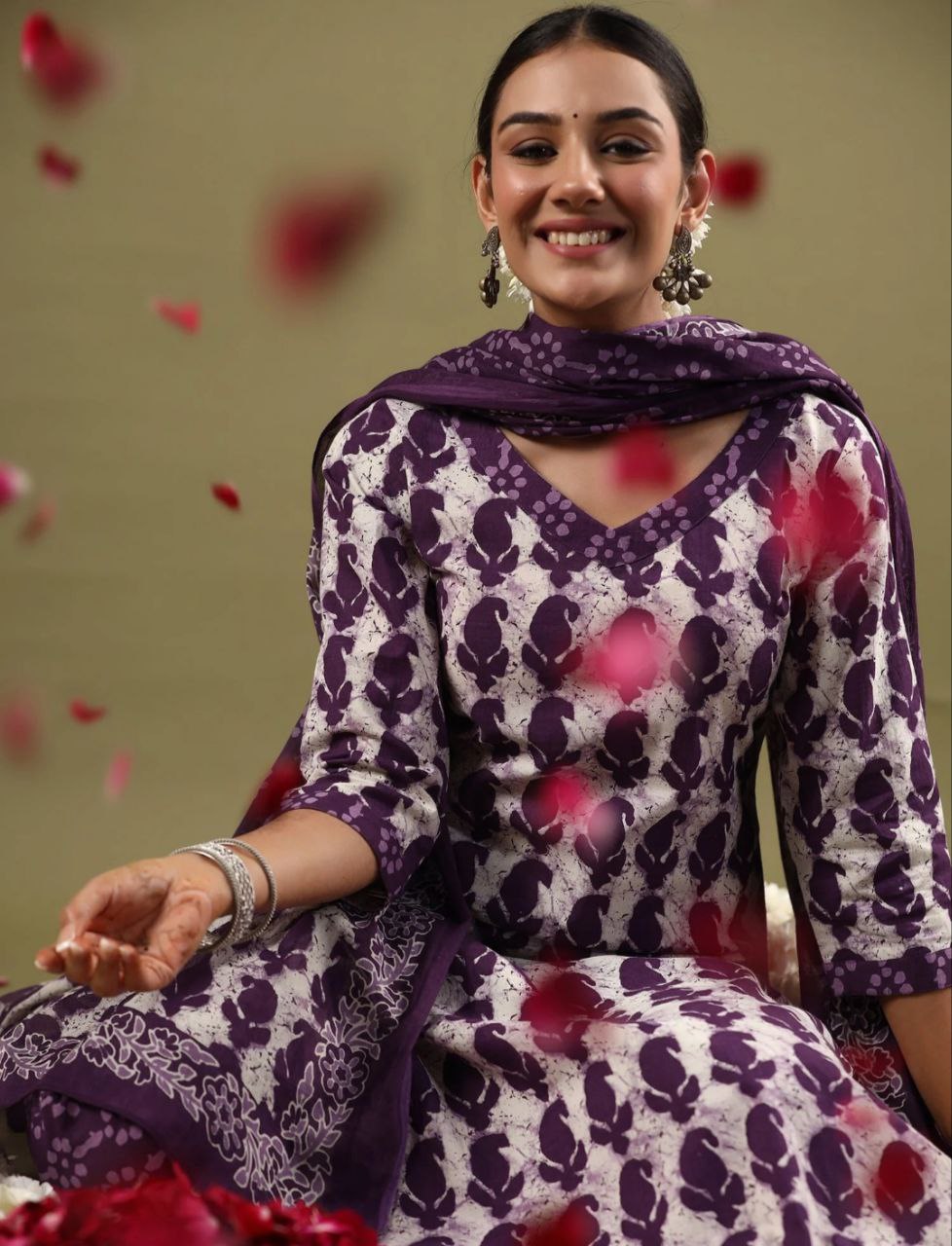 Women's Floral Printed Knee Length 3/4 Sleeves Kurti And Pant Set With Printed Cotton Dupatta (K165)