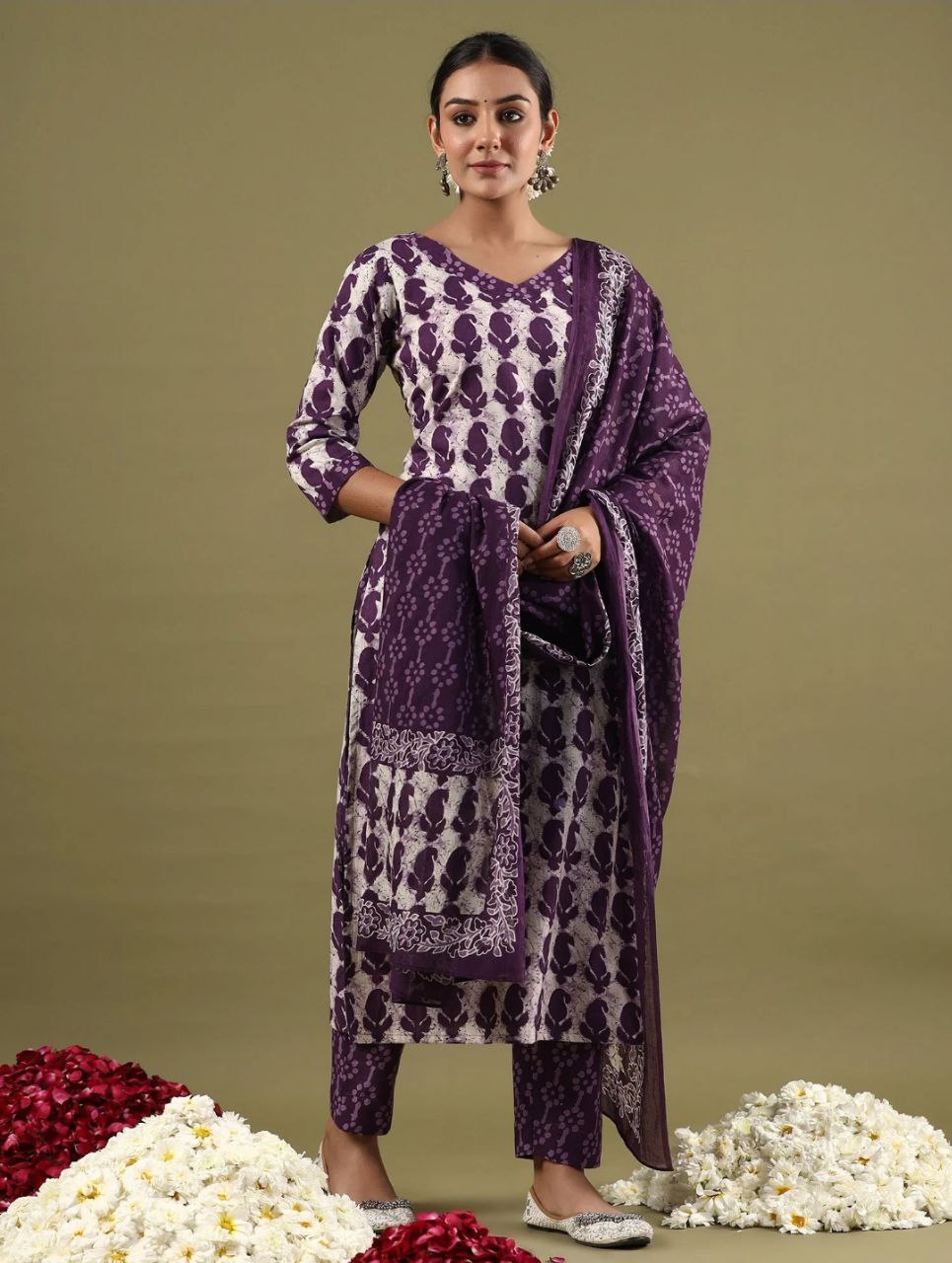 Women's Floral Printed Knee Length 3/4 Sleeves Kurti And Pant Set With Printed Cotton Dupatta (K165)