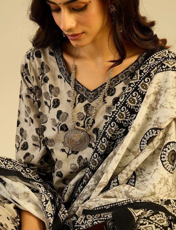 Women's Floral Printed Knee Length V Neck Kurti And Pant Set With Printed Dupatta (K168) - Taantav