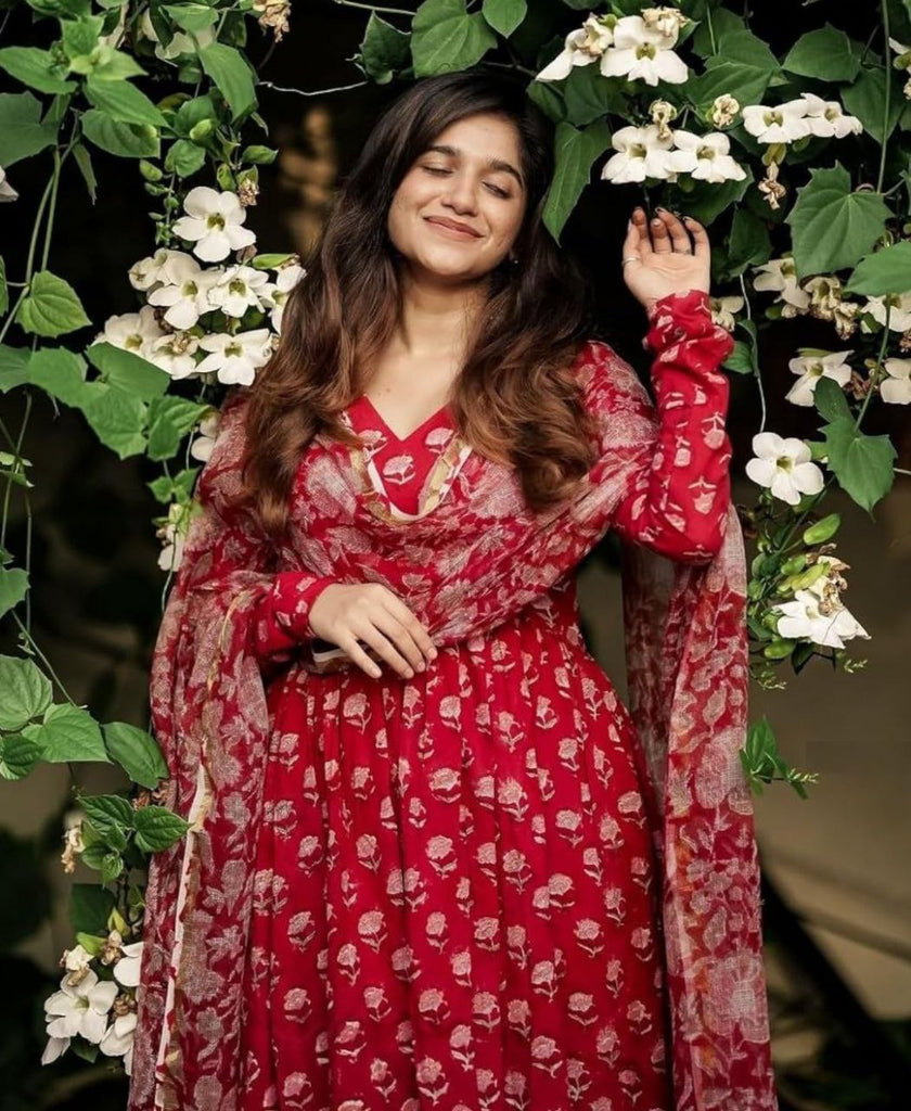 Women's Floral Printed Knee Length Flared Rayon Kurti And Pant Set With Cotton Printed Dupatta (K169)