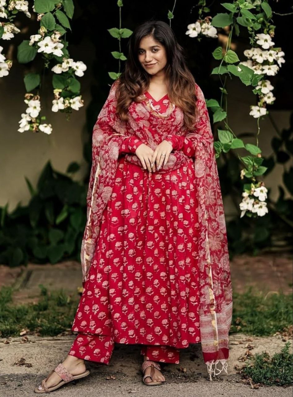 Women's Floral Printed Knee Length Flared Rayon Kurti And Pant Set With Cotton Printed Dupatta (K169) - Taantav