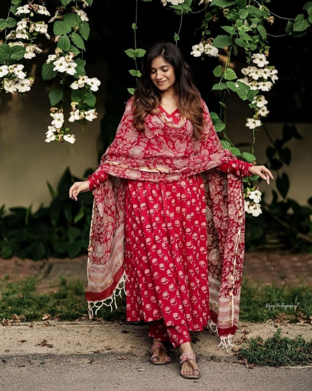 Women's Floral Printed Knee Length Flared Rayon Kurti And Pant Set With Cotton Printed Dupatta (K169) - Taantav