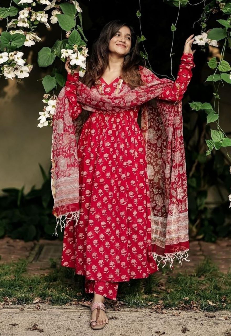 Women's Floral Printed Knee Length Flared Rayon Kurti And Pant Set With Cotton Printed Dupatta (K169) - Taantav