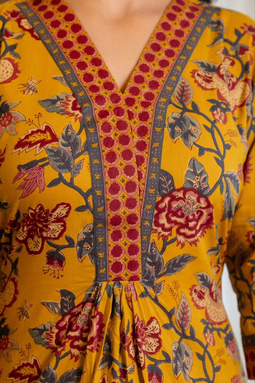 Women's Floral Printed Knee Length Printed Rayon Kurti And Pant Set With Printed Dupatta (K170) - Taantav