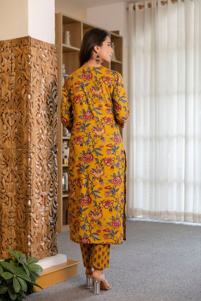 Women's Floral Printed Knee Length Printed Rayon Kurti And Pant Set With Printed Dupatta (K170) - Taantav