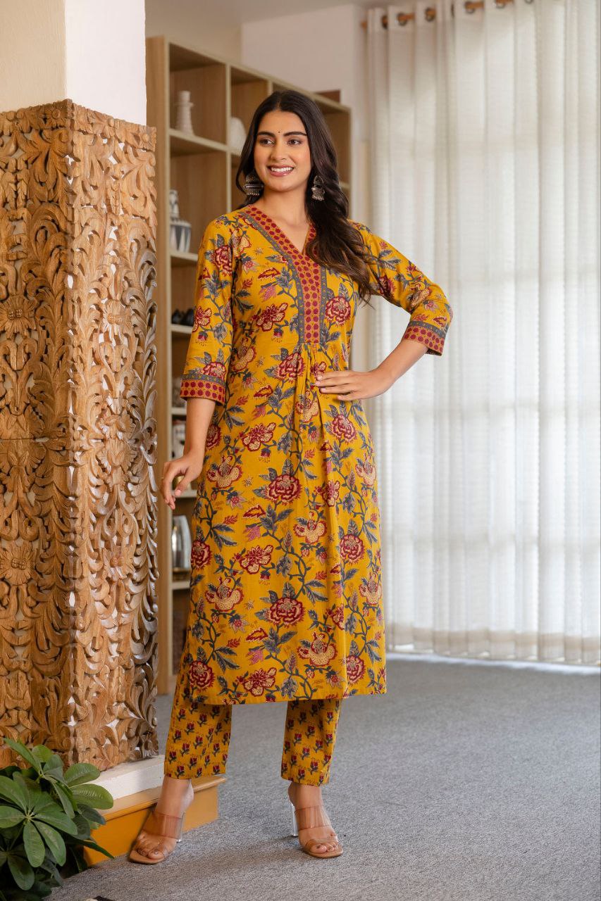 Women's Floral Printed Knee Length Printed Rayon Kurti And Pant Set With Printed Dupatta (K170) - Taantav