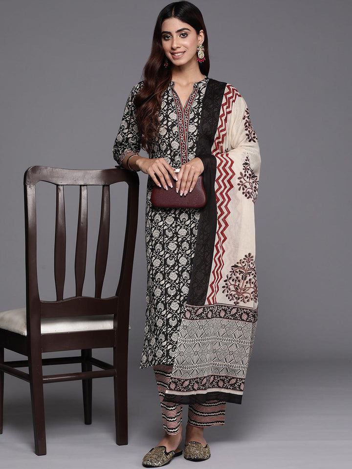 Women's Printed Knee Length Rayon Kurti And Pant Set With Dupatta (Black) - Taantav