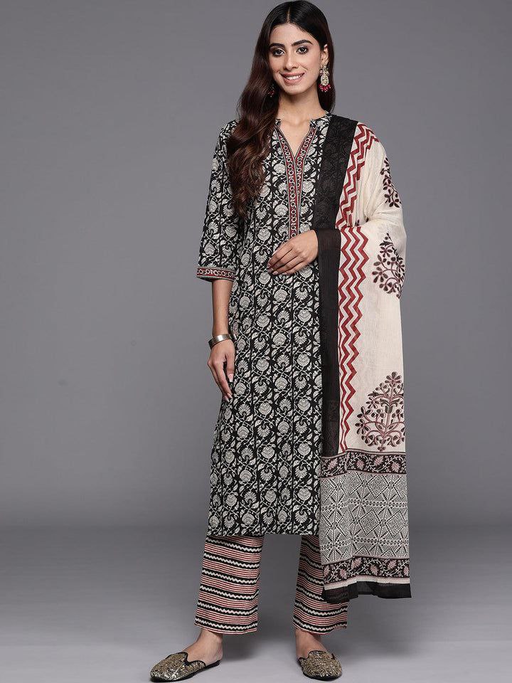 Women's Printed Knee Length Rayon Kurti And Pant Set With Dupatta (Black) - Taantav