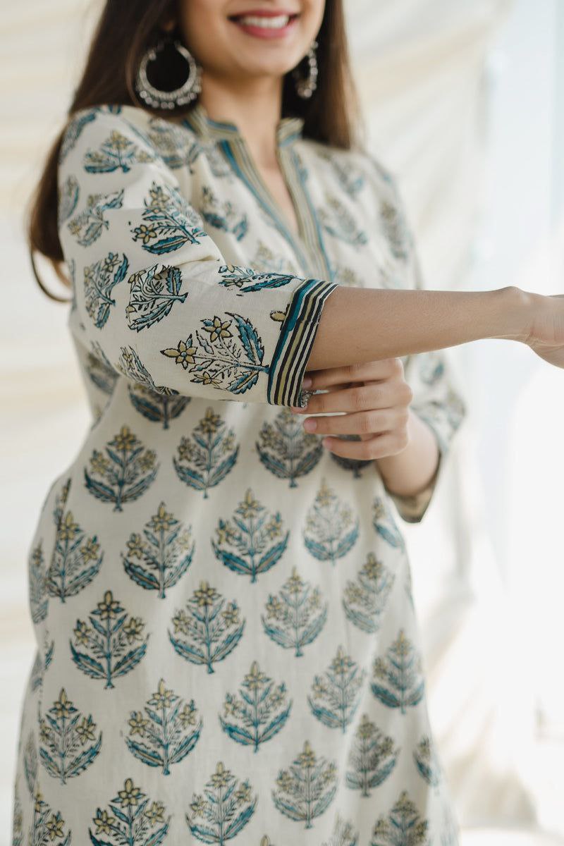 Women's Floral Printed Knee Length V Neck 3/4 Sleeves Rayon Kurta Set (K195)