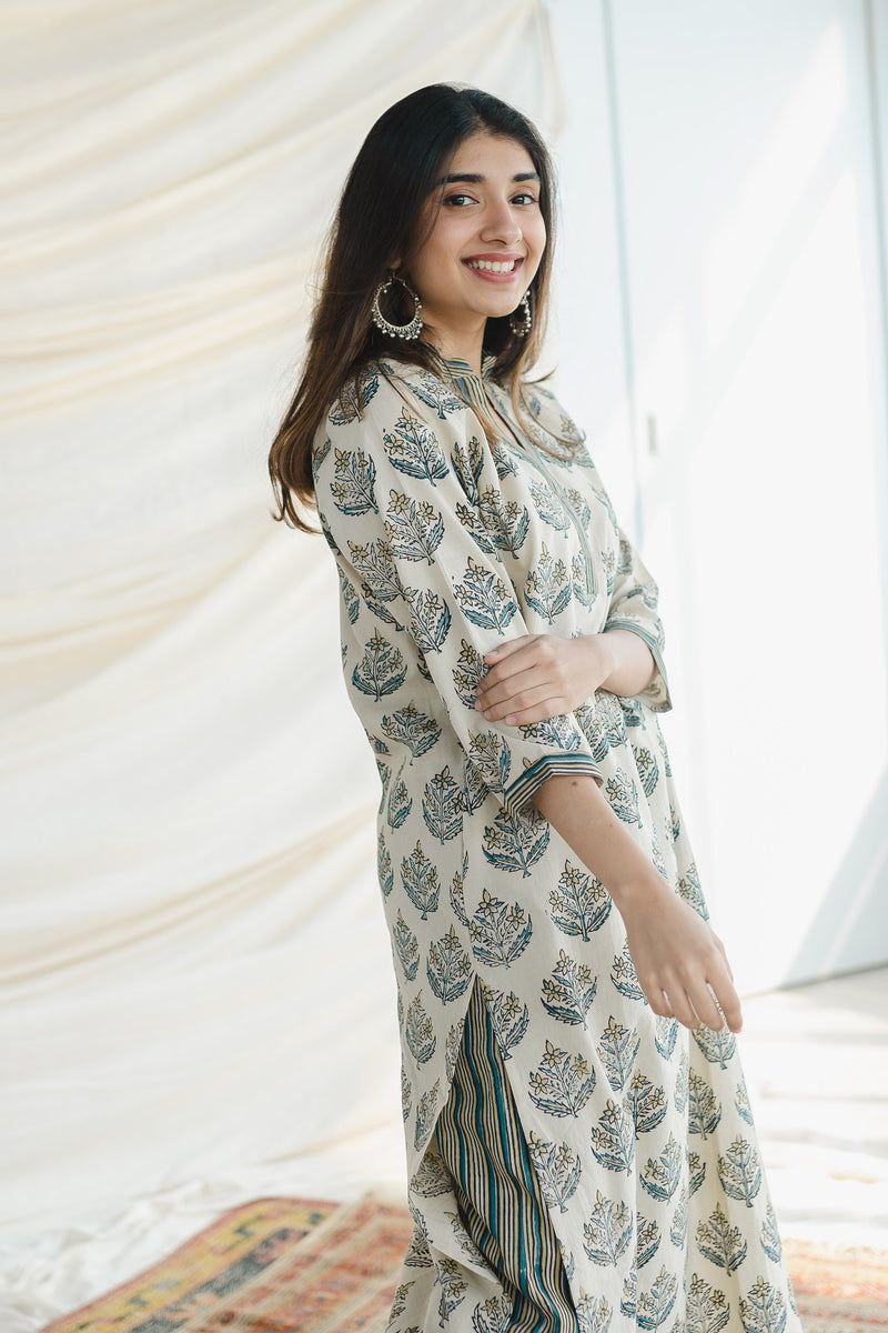 Women's Floral Printed Knee Length V Neck 3/4 Sleeves Rayon Kurta Set (K195)