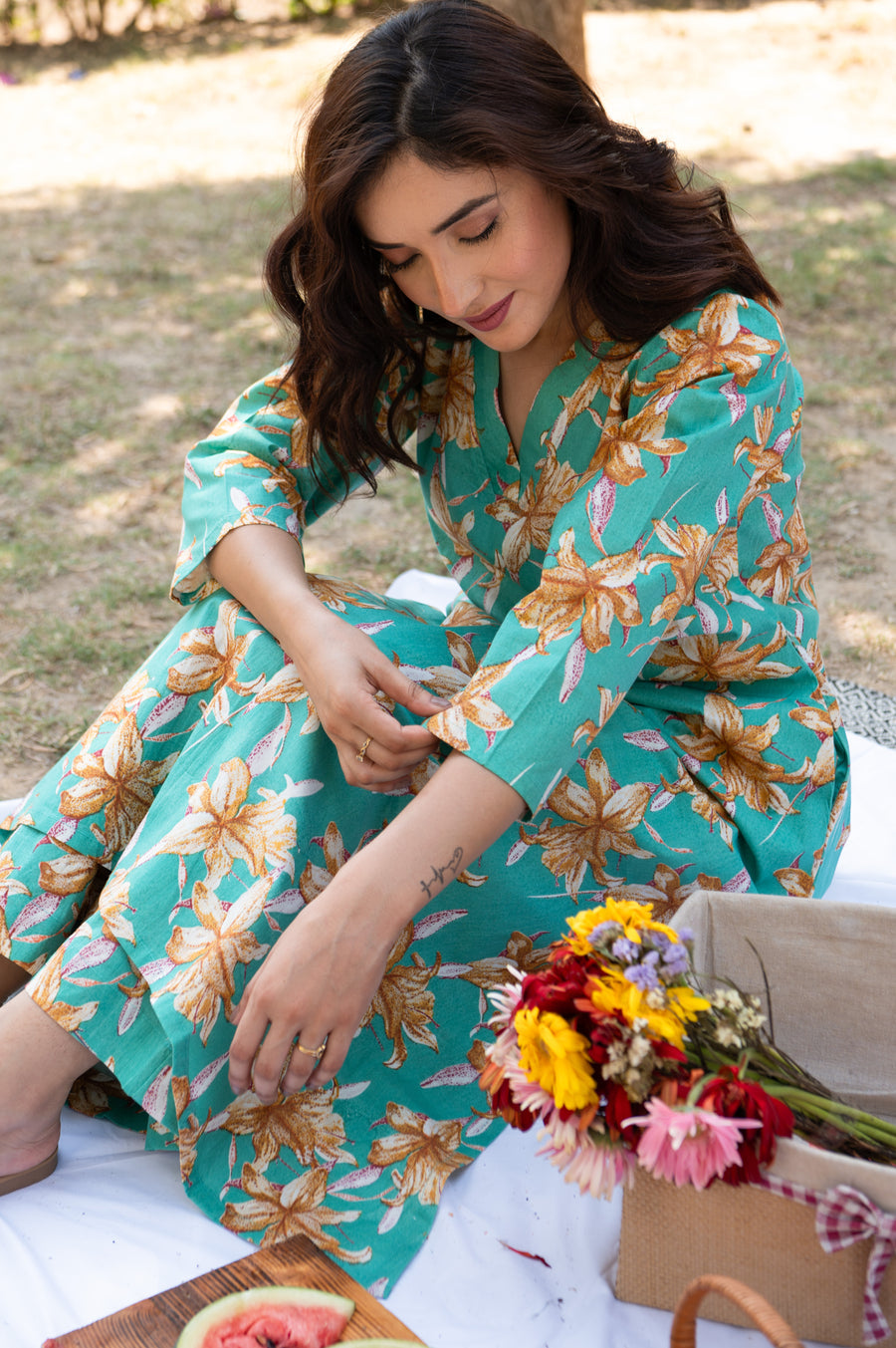 Women's Floral Printed Calf Length Rayon V Neck Kurta And Pant Set For Women (K196) - Taantav