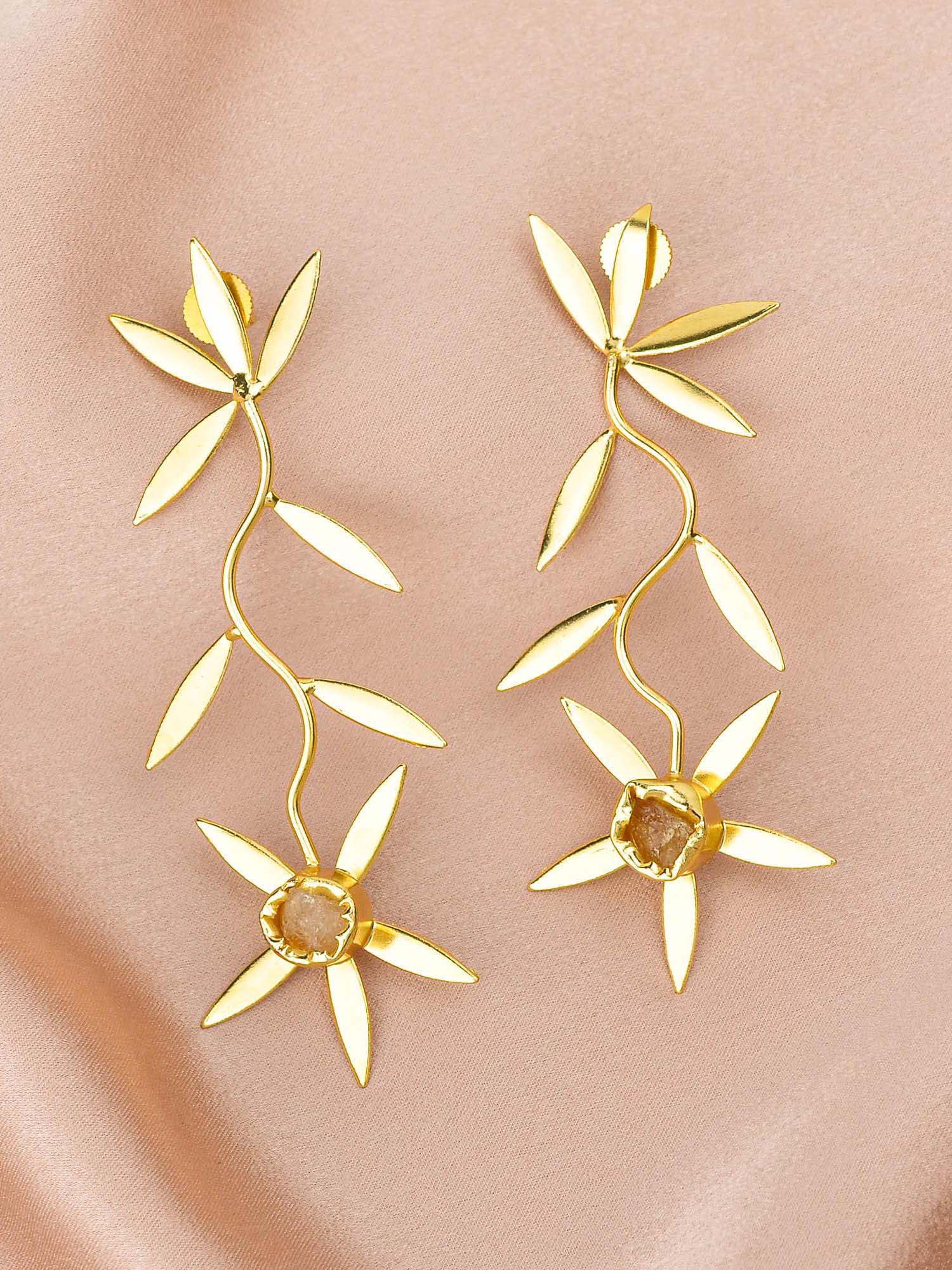 Women's Leafy Affair Leaf Earrings - Zurii Jewels