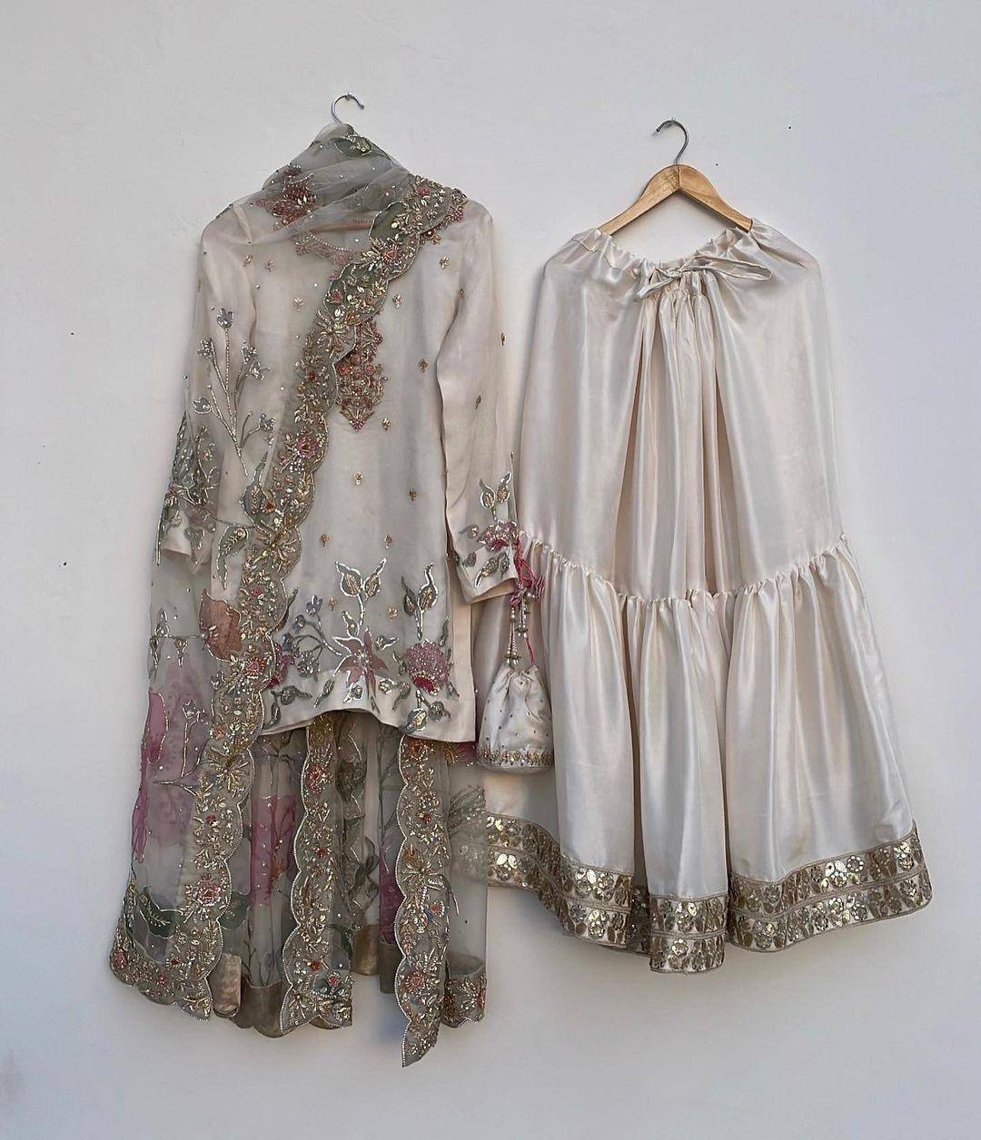 Color_Beige
