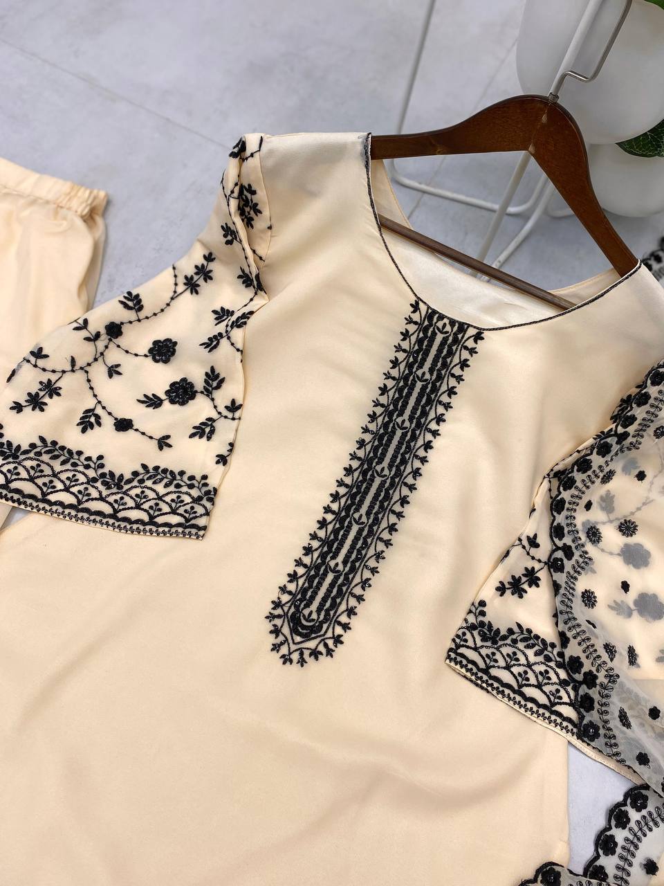 Color_Beige