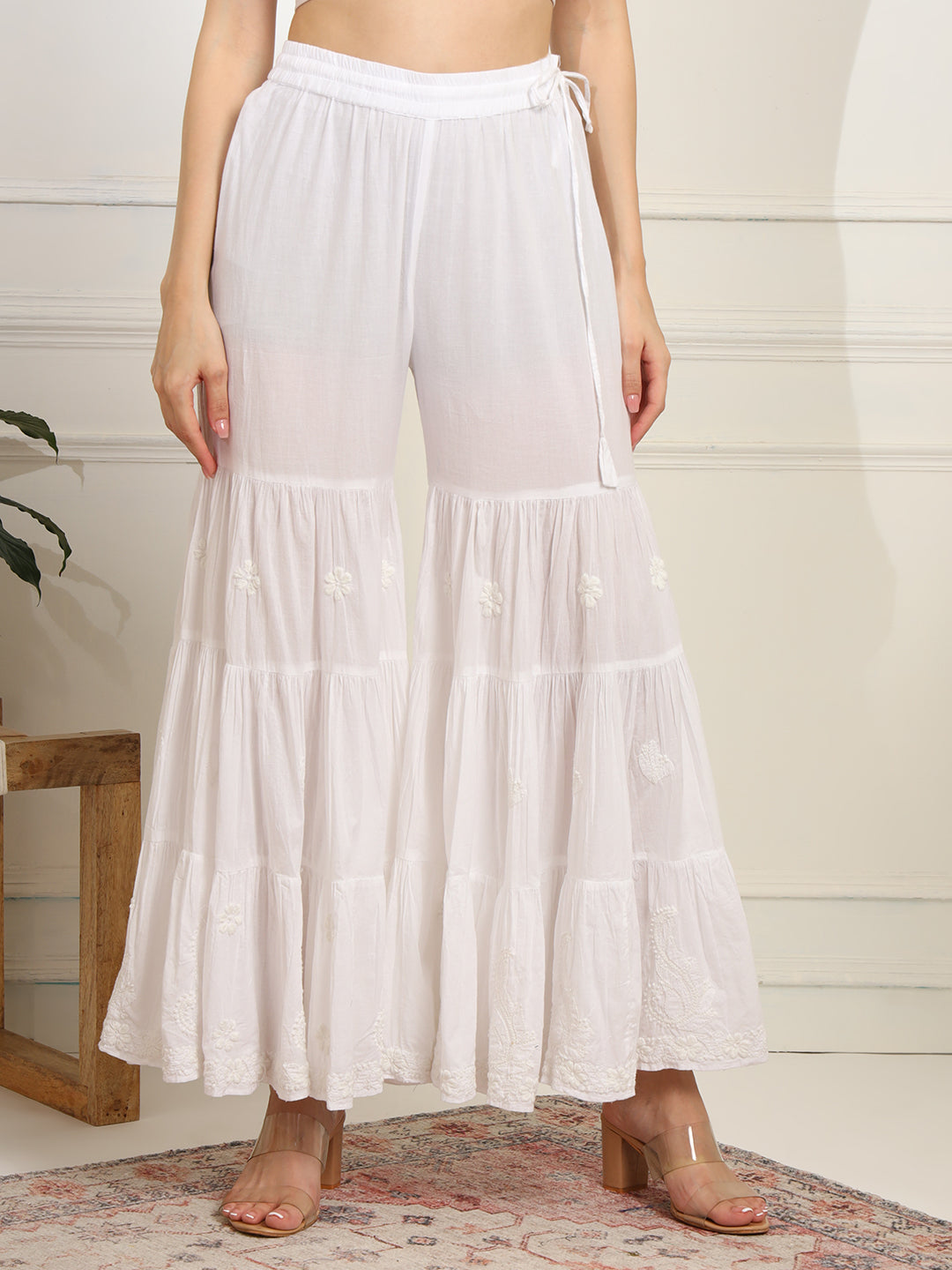 Women's White Cotton Kurta With Red Thread Embroidery