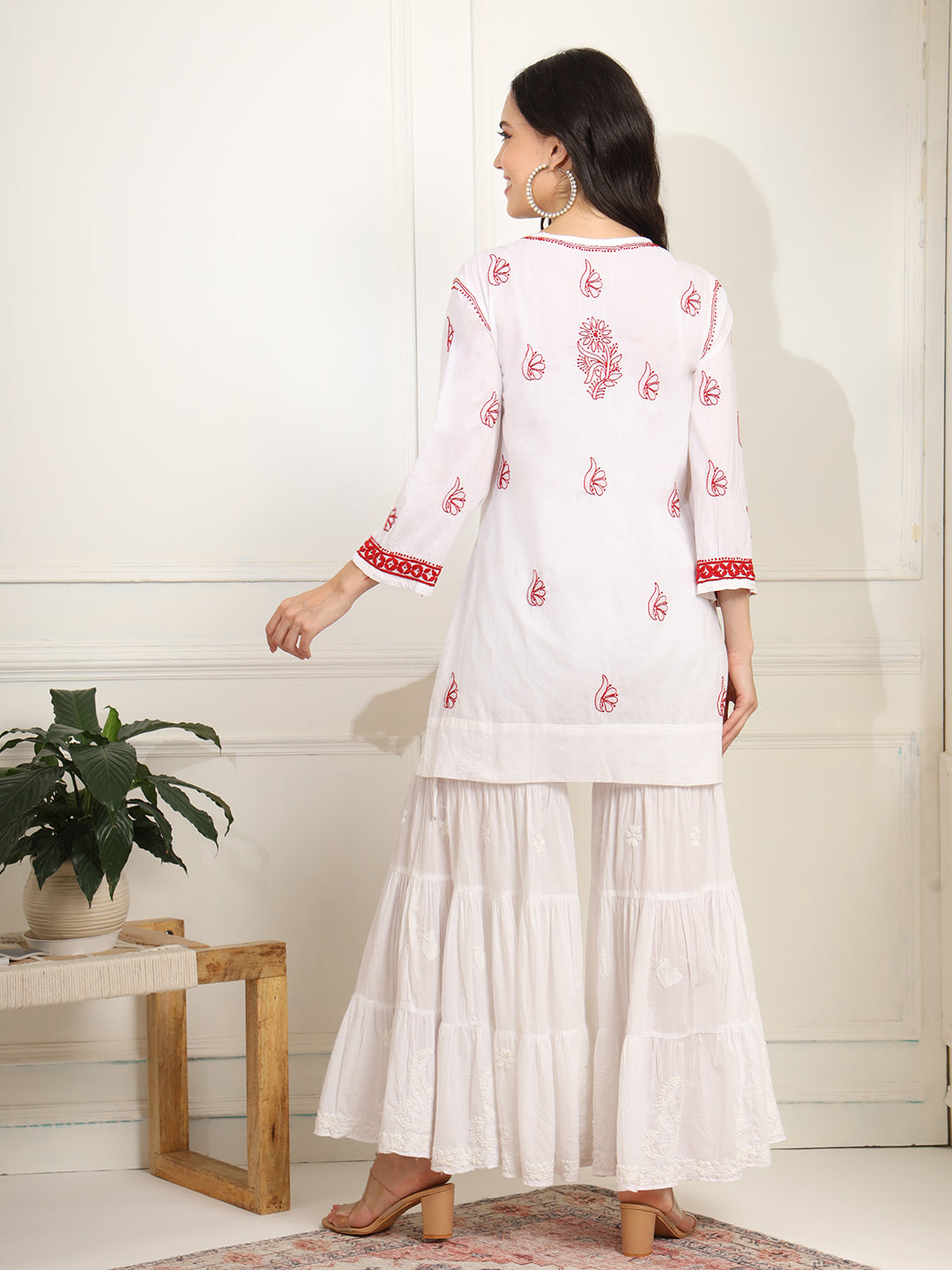 Women's White Cotton Kurta With Red Thread Embroidery