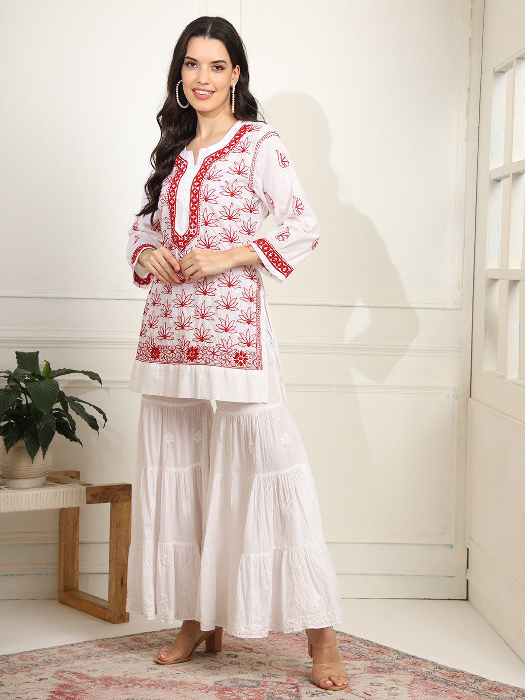 Women's White Cotton Kurta With Red Thread Embroidery