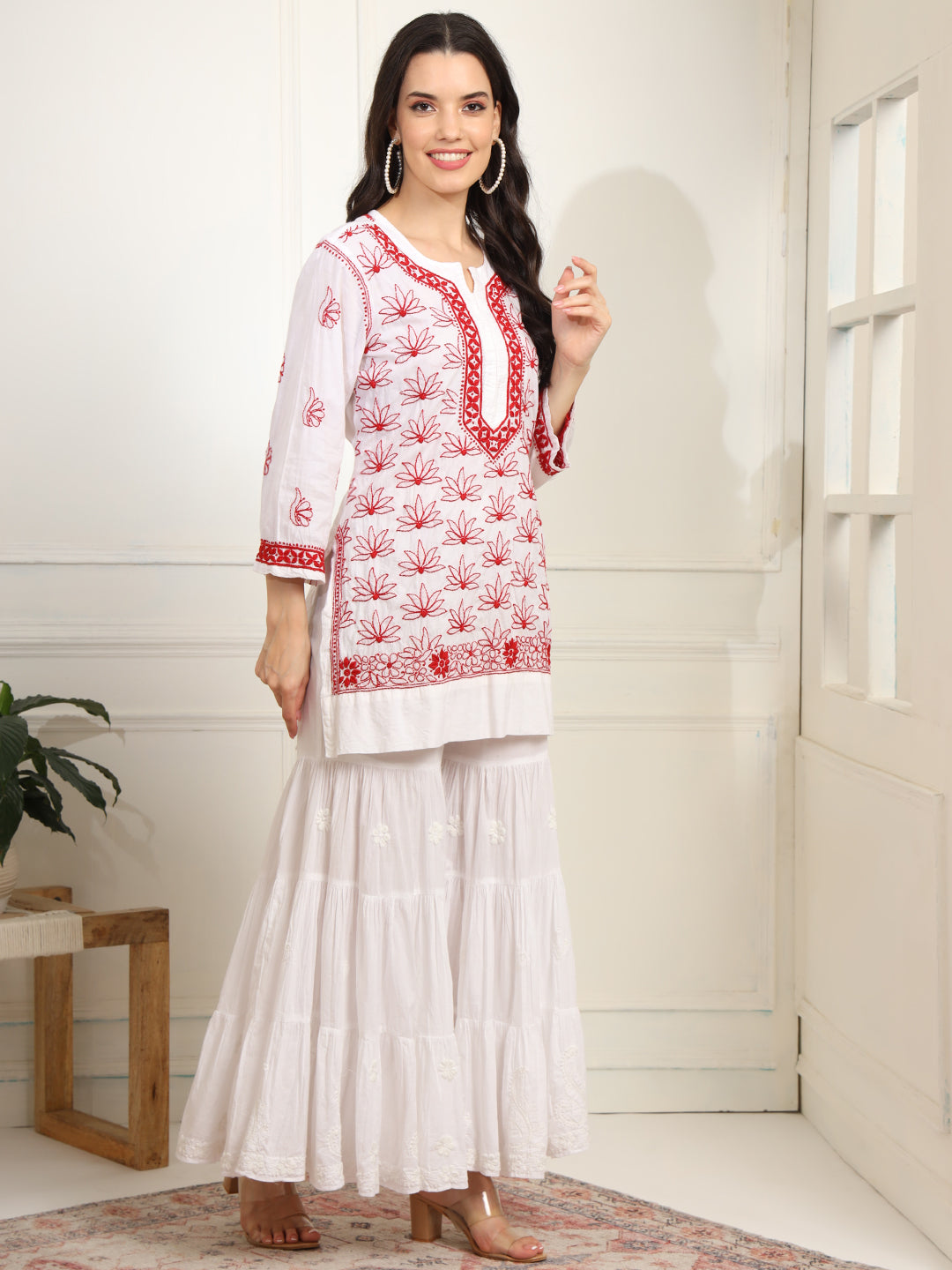Women's White Cotton Kurta With Red Thread Embroidery