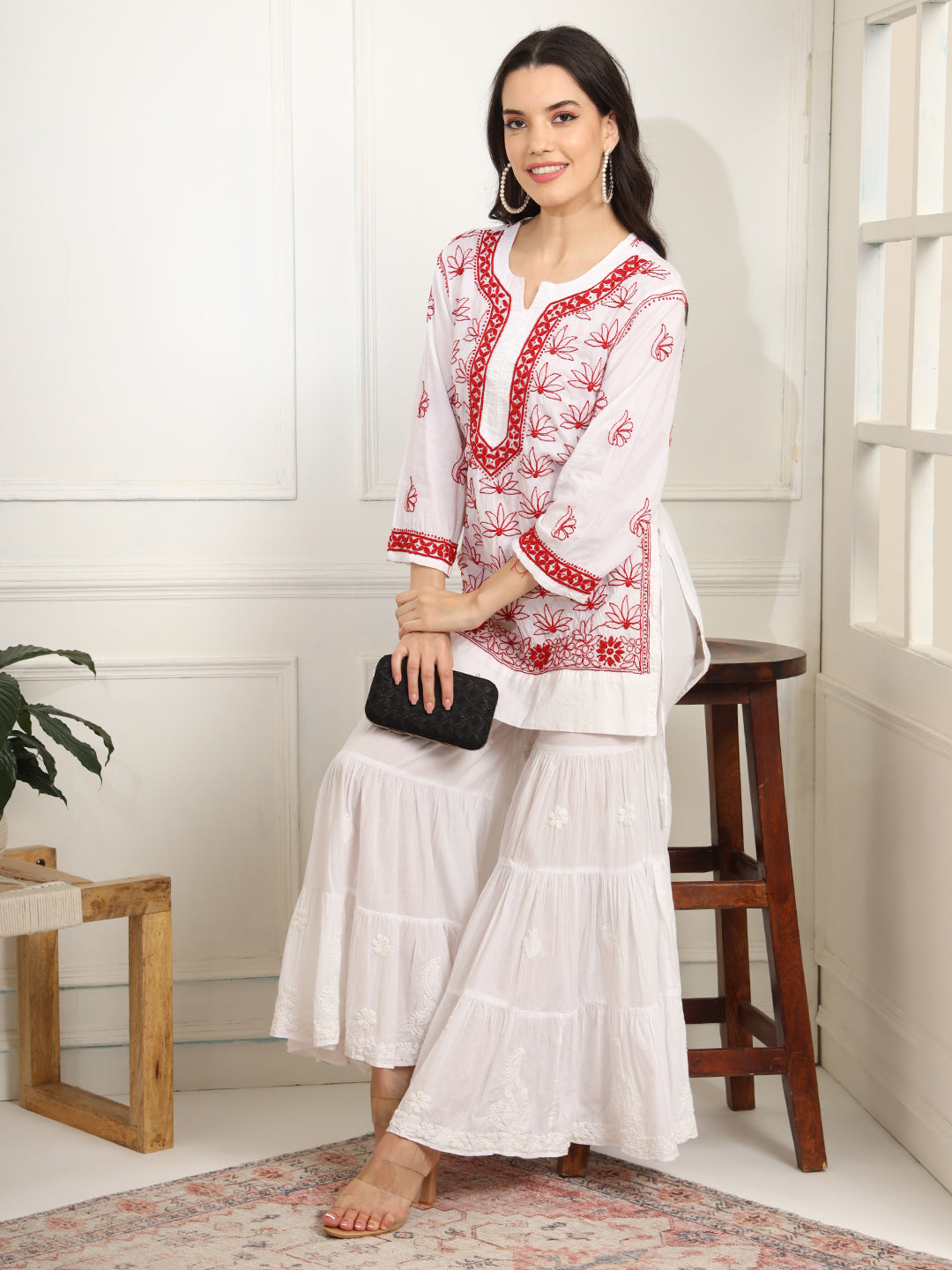 Women's White Cotton Kurta With Red Thread Embroidery